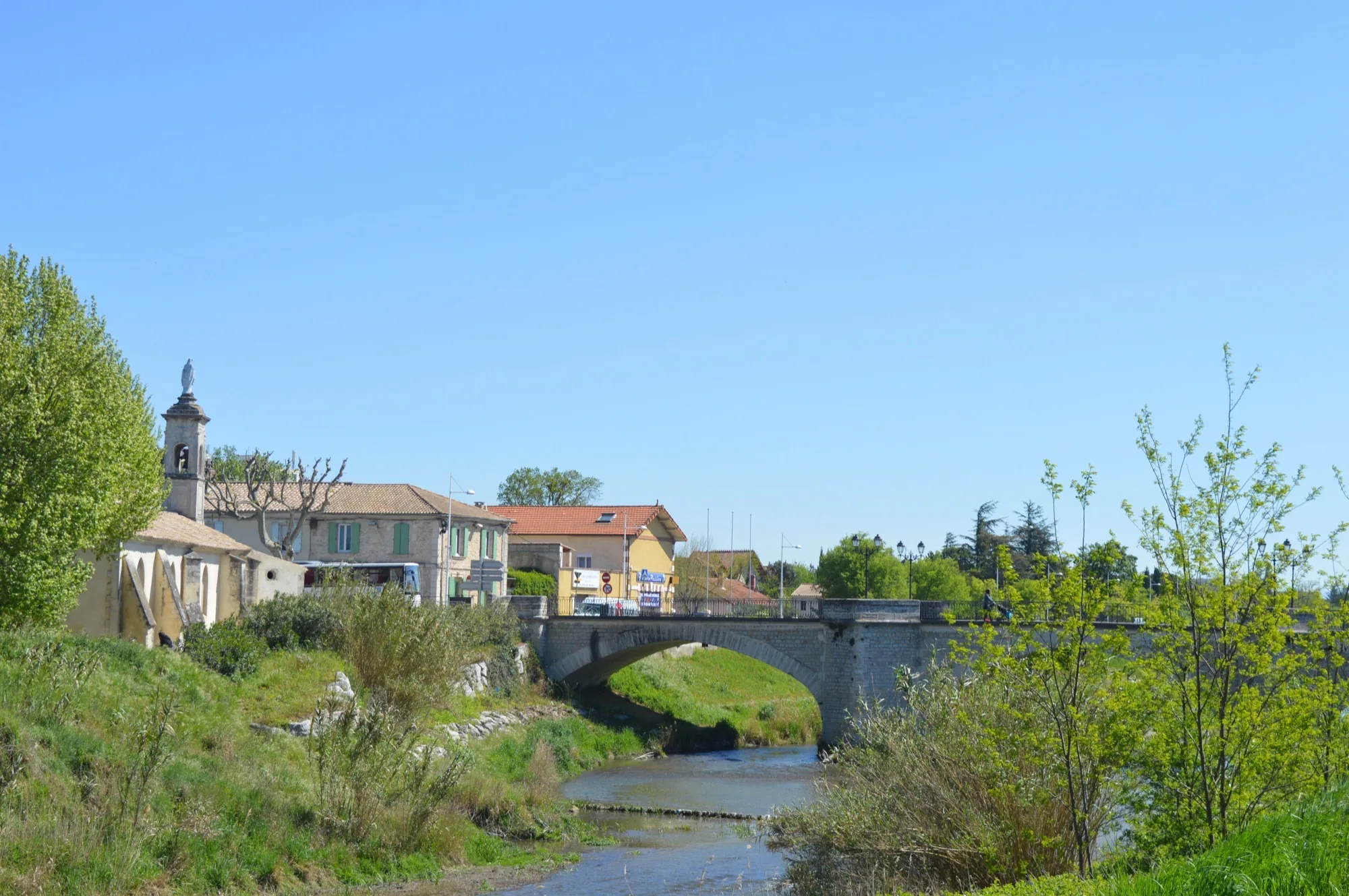 Le pont sur le Lez à Bollène