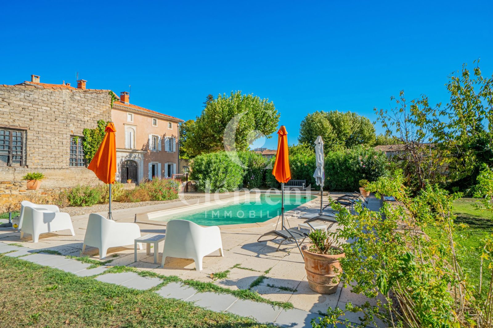 Maison de maître, piscine et terrain constructible au cœur de Piolenc