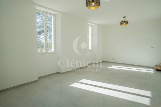 Spacieux duplex 5 pièces au calme de la campagne, Mornas
